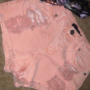 SUPER CUTE high waisted shorts